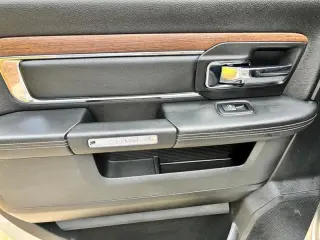 2017 RAM 1500 Laramie Crew Cab SWB 2WD