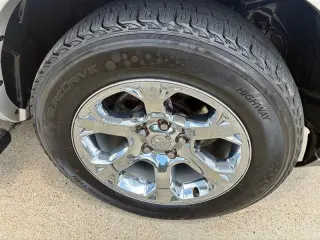 2017 RAM 1500 Laramie Crew Cab SWB 2WD