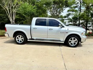 2017 RAM 1500 Laramie Crew Cab SWB 2WD