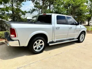 2017 RAM 1500 Laramie Crew Cab SWB 2WD