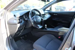 2018 Toyota C-HR XLE FWD (Natl)