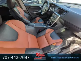 2016 Volvo V60 Cross Country T5 Platinum  AWD