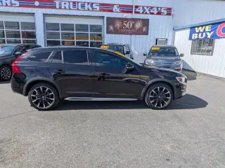 2016 Volvo V60 Cross Country T5 Platinum  AWD