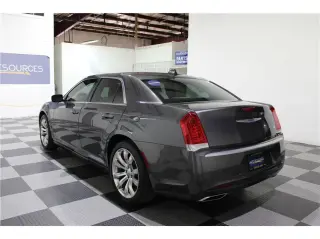 2019 Chrysler 300