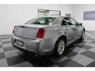 2018 Chrysler 300