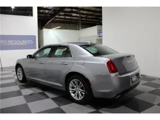 2018 Chrysler 300