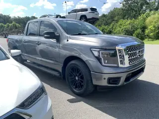 2019 NISSAN TITAN SV