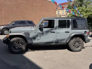 Jeep Wrangler 2024 4x4 Sport 4dr SUV