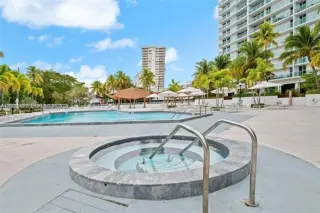 Propiedad en alquiler con 2 dormitorios y 2 baños en Sunny Isles Beach