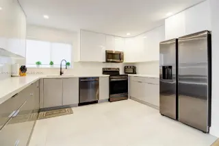 Propiedad en alquiler con 3 dormitorios y 2 baños en Miami.