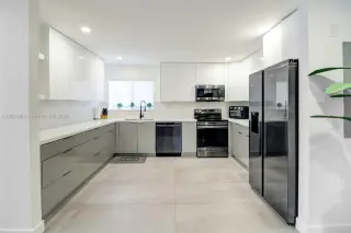 Propiedad en alquiler con 3 dormitorios y 2 baños en Miami.