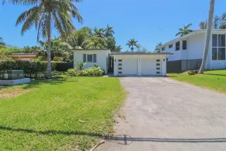 Propiedad en alquiler con 3 dormitorios y 2 baños en Miami.