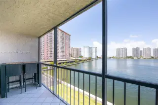 Propiedad en alquiler con 2 dormitorios y 2 baños en Sunny Isles Beach