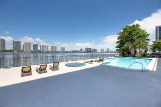 Propiedad en alquiler con 2 dormitorios y 2 baños en Sunny Isles Beach