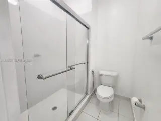 Propiedad en alquiler con 4 dormitorios y 2.5 baños en Miami.