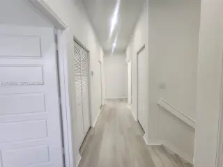 Propiedad en alquiler con 4 dormitorios y 2.5 baños en Miami.