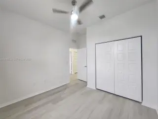 Propiedad en alquiler con 4 dormitorios y 2.5 baños en Miami.