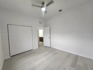 Propiedad en alquiler con 4 dormitorios y 2.5 baños en Miami.