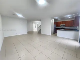 Propiedad en alquiler con 4 dormitorios y 2.5 baños en Miami.