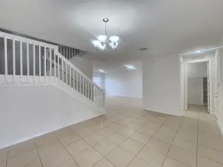 Propiedad en alquiler con 4 dormitorios y 2.5 baños en Miami.