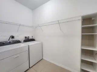 Propiedad en alquiler con 4 dormitorios y 2.5 baños en Miami.