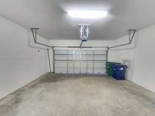 Propiedad en alquiler con 4 dormitorios y 2.5 baños en Miami.