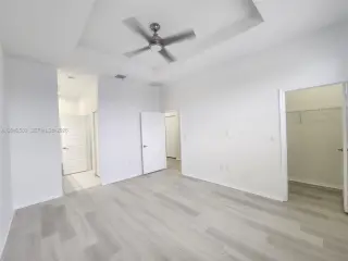 Propiedad en alquiler con 4 dormitorios y 2.5 baños en Miami.