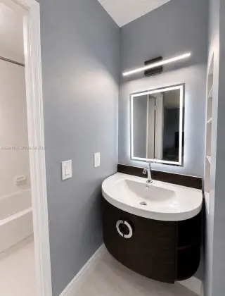 Propiedad en alquiler con 3 dormitorios y 2.5 baños en Miami