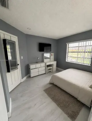 Propiedad en alquiler con 3 dormitorios y 2.5 baños en Miami