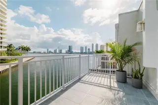 Propiedad en alquiler con 2 dormitorios y 2.5 baños en North Miami Beach