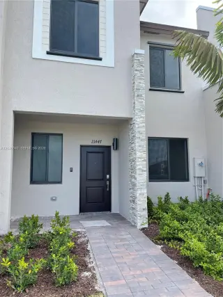 Propiedad en alquiler con 3 dormitorios y 2.5 baños en Miami