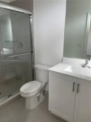 Propiedad en alquiler con 3 dormitorios y 2.5 baños en Miami