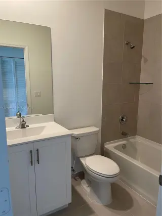 Propiedad en alquiler con 3 dormitorios y 2.5 baños en Miami