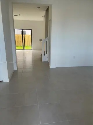 Propiedad en alquiler con 3 dormitorios y 2.5 baños en Miami