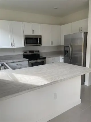 Propiedad en alquiler con 3 dormitorios y 2.5 baños en Miami