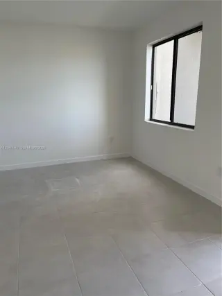Propiedad en alquiler con 3 dormitorios y 2.5 baños en Miami