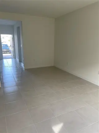 Propiedad en alquiler con 3 dormitorios y 2.5 baños en Miami