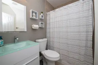 Propiedad en alquiler con 3 dormitorios y 2 baños en North Miami Beach