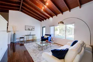 Propiedad en alquiler con 3 dormitorios y 2 baños en North Miami Beach