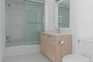 Propiedad en alquiler con 2 dormitorios y 2 baños en North Miami Beach.