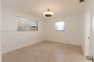 Propiedad en alquiler con 3 dormitorios y 2 baños en Miami