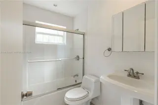 Propiedad en alquiler con 3 dormitorios y 2 baños en Miami