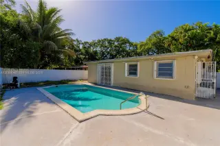 Propiedad en alquiler con 3 dormitorios y 2 baños en Miami