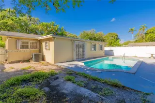 Propiedad en alquiler con 3 dormitorios y 2 baños en Miami