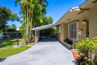 Propiedad en alquiler con 3 dormitorios y 2 baños en Miami