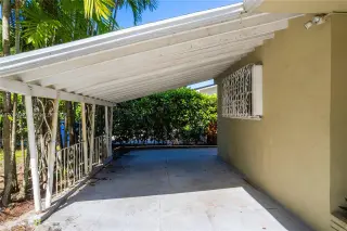 Propiedad en alquiler con 3 dormitorios y 2 baños en Miami