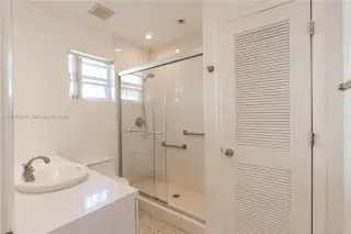 Propiedad en alquiler con 3 dormitorios y 2 baños en Miami