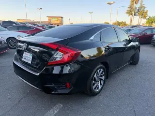 Honda Civic 2017 LX 4dr Sedan CVT