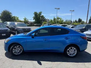 Toyota Yaris iA 2017 4dr Sedan 6A