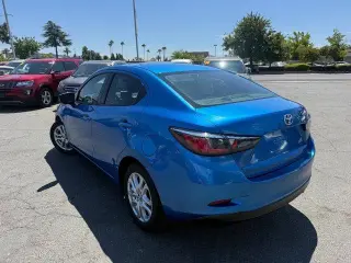 Toyota Yaris iA 2017 4dr Sedan 6A
